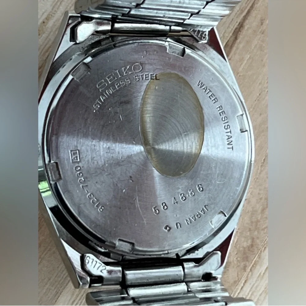 Seiko SQ Vintage Men's Watch Stainless Dial and Bracelet Day Date Windows